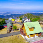 三重県伊勢市上野町 絶景と共に過ごせる山頂のログハウス