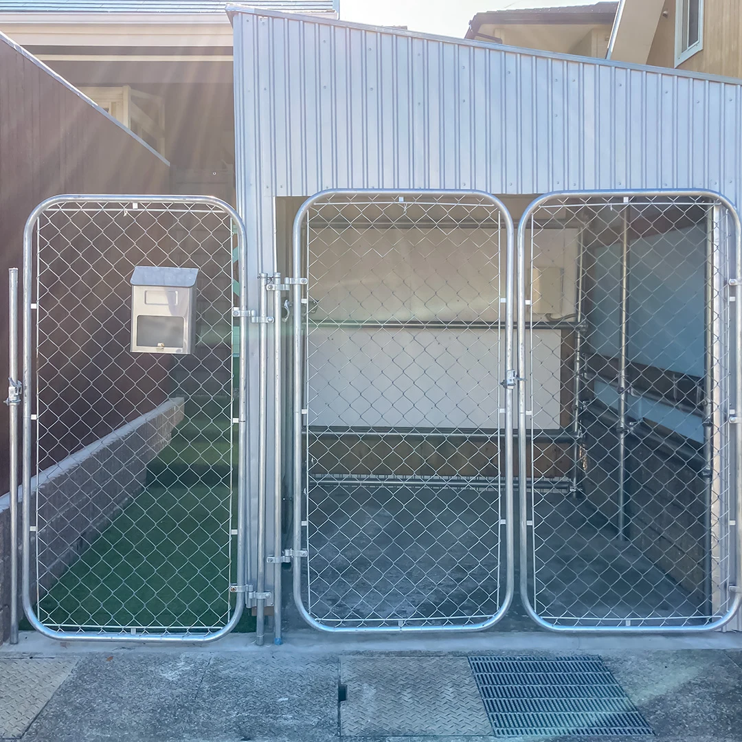 入口と駐輪スペース