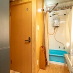 トイレと簡易シャワー