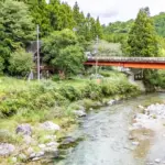 高見川と外観 高見川と外観