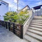 道路への階段