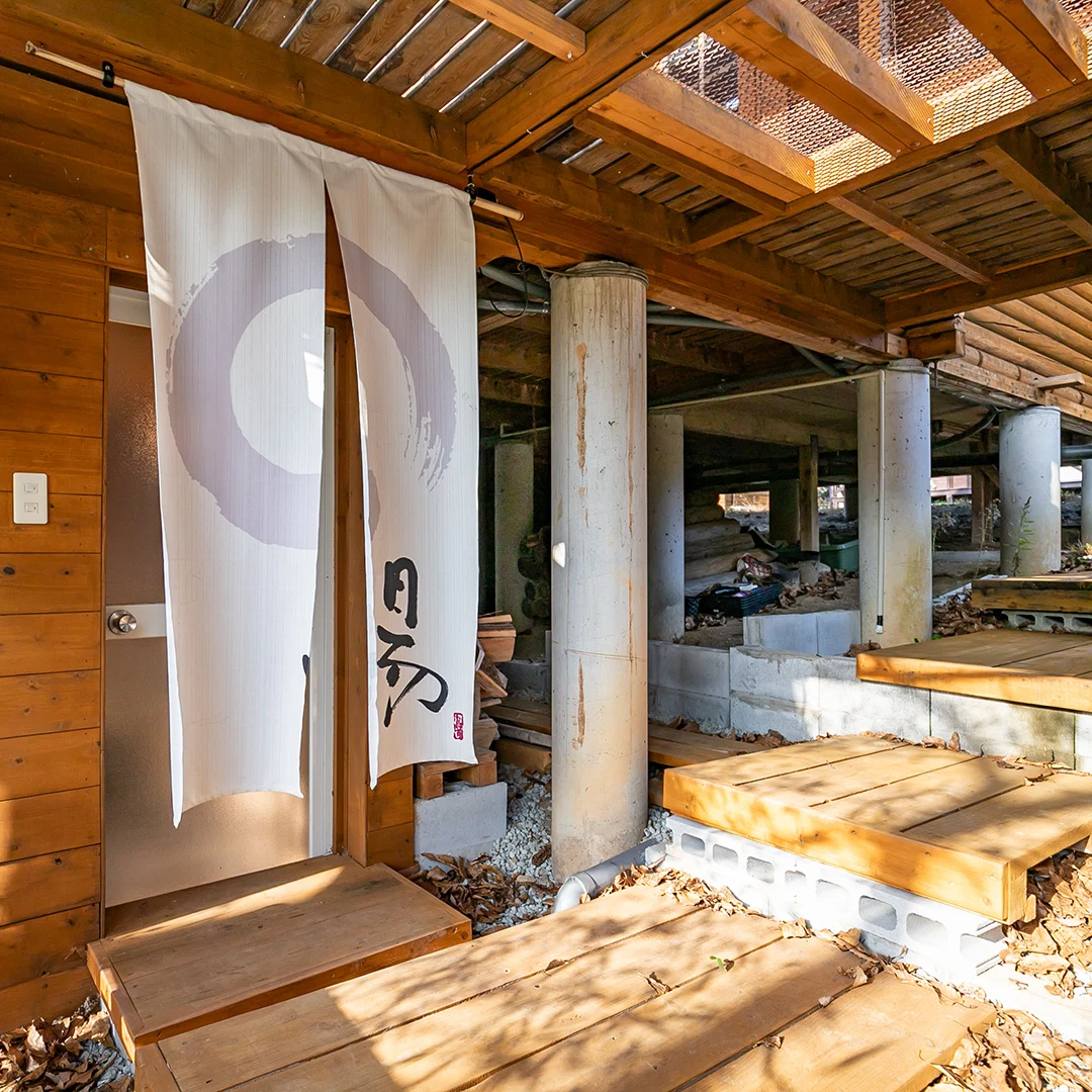 半露天風呂入口