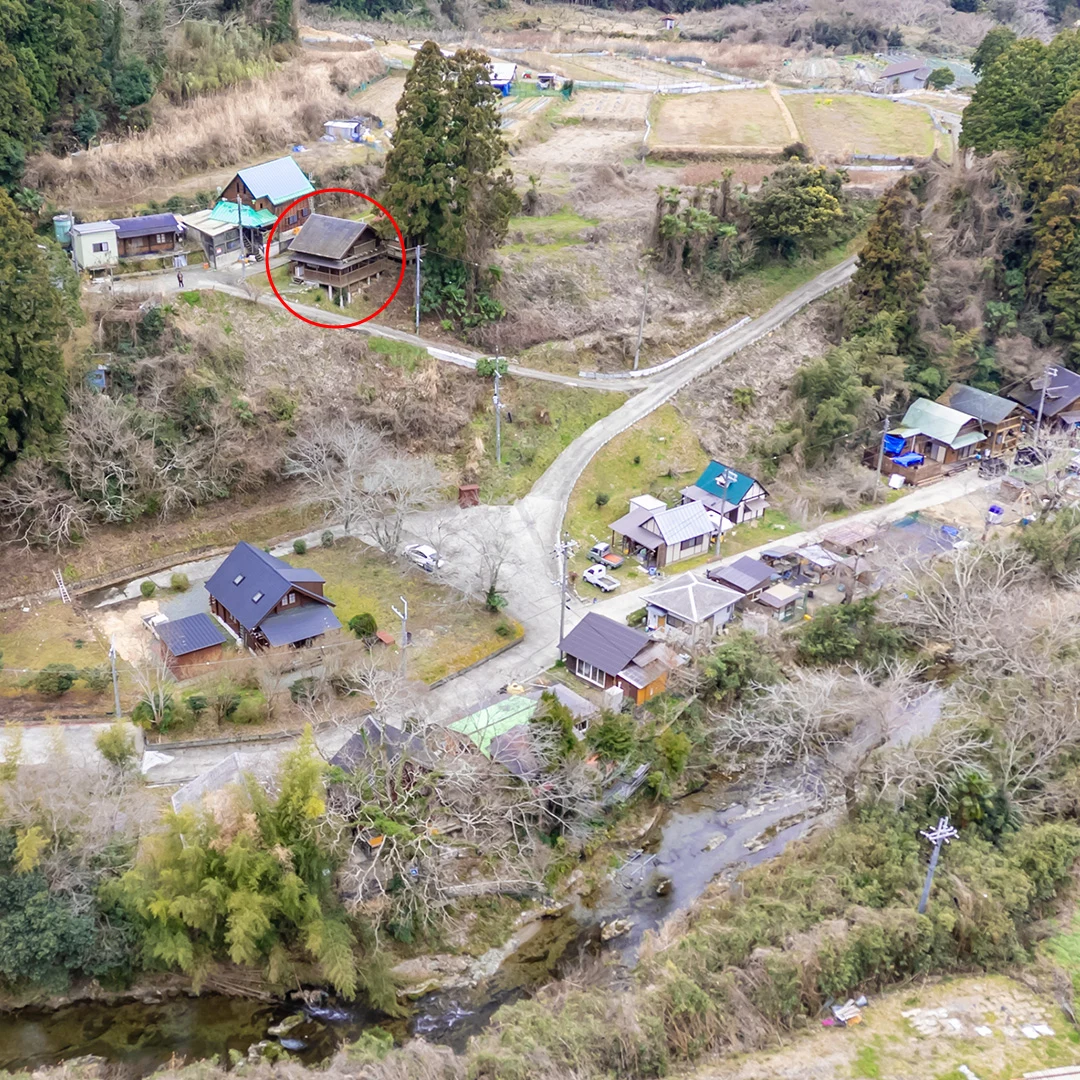 徒歩圏内に遊べる川が流れています