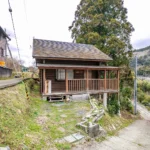 和歌山県紀の川市中鞆渕 山と川に癒される高台に建つログハウス