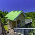 和歌山県白浜町 ゴルフコースを望む開放的なテラス付き中古別荘