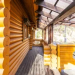 玄関前ウッドデッキ