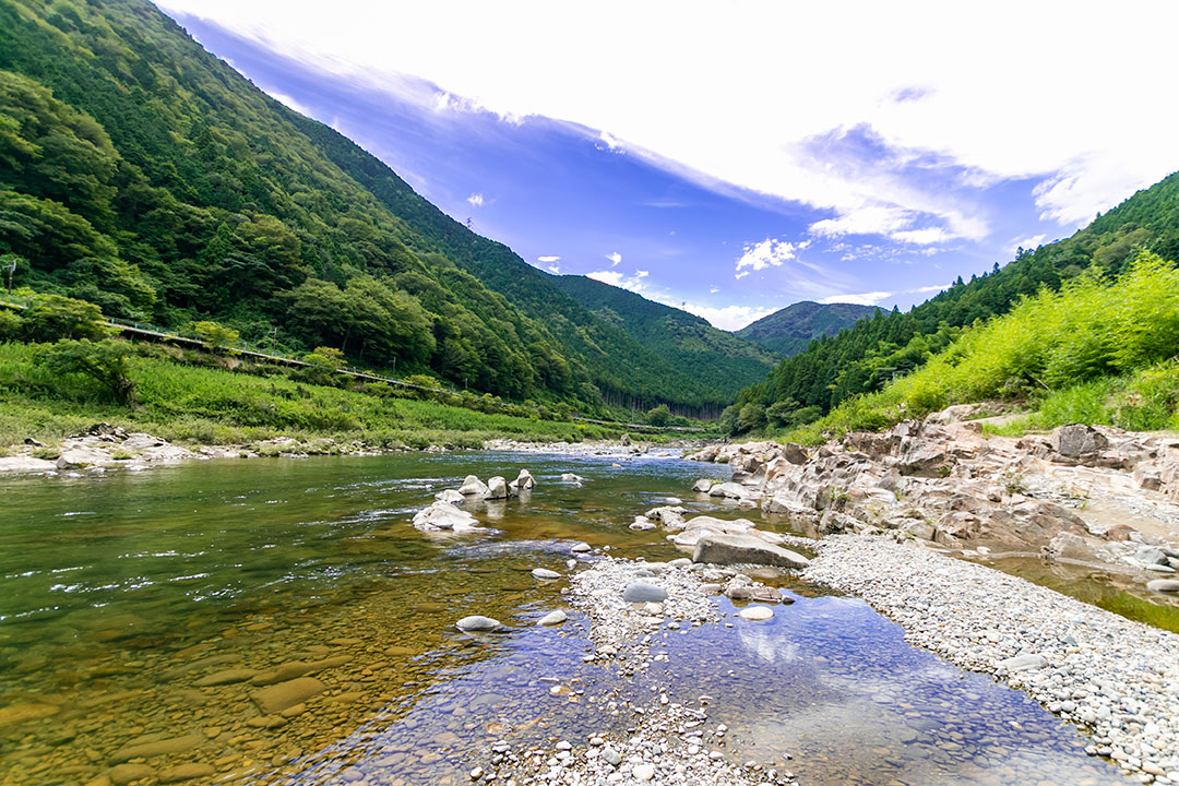 すぐ近くで川遊びが出来ます