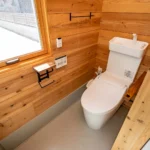 ガレージ内トイレ