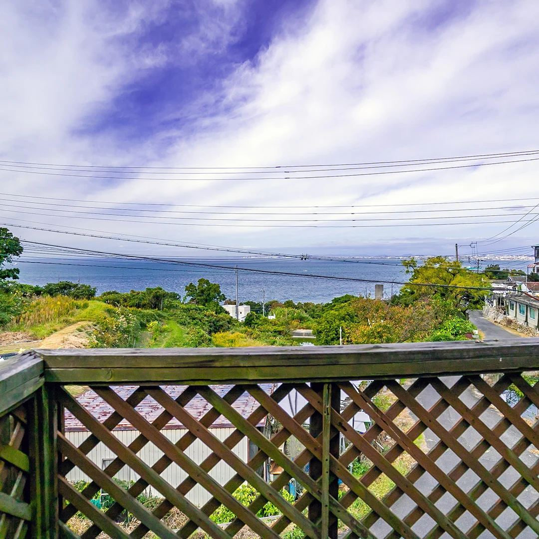 玄関ポーチからの眺め