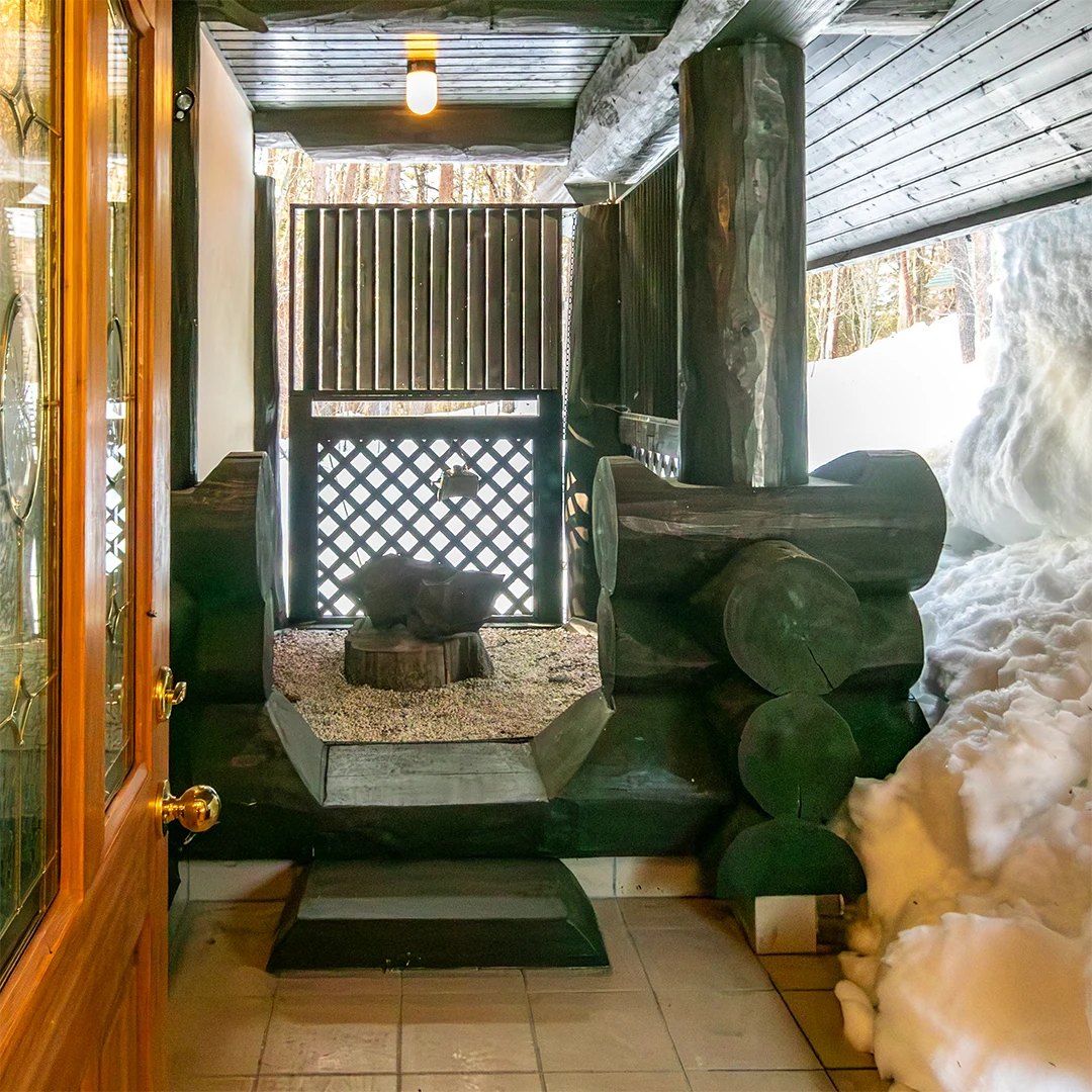 玄関ポーチとオブジェ