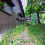 玄関への通路