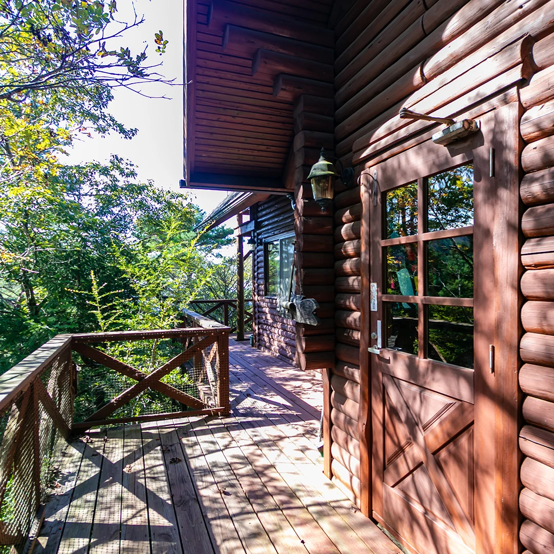 ウッドデッキ（玄関前）