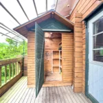 ウッドデッキにある物置 ウッドデッキにある物置