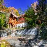 京都府南丹市園部町 自然に抱かれた本格ハンドカットログハウス