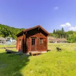 ログの物置小屋